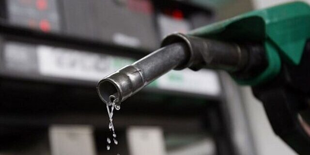 وزیر نفت اعلام کرد: هر کد ملی ۱۵ لیتر بنزین